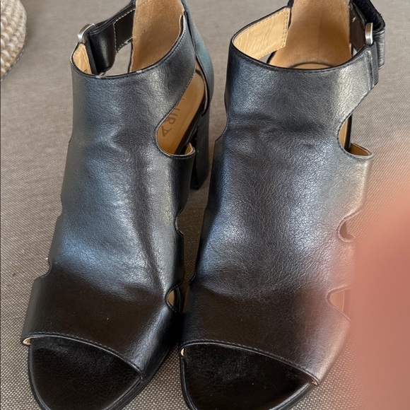 Black strappy block heel naturalized Lexie Sandals - Picture 3 of 5